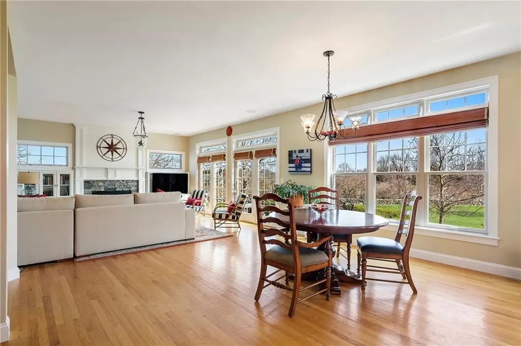 50 Elizabeth Lane Middletown RI 02842