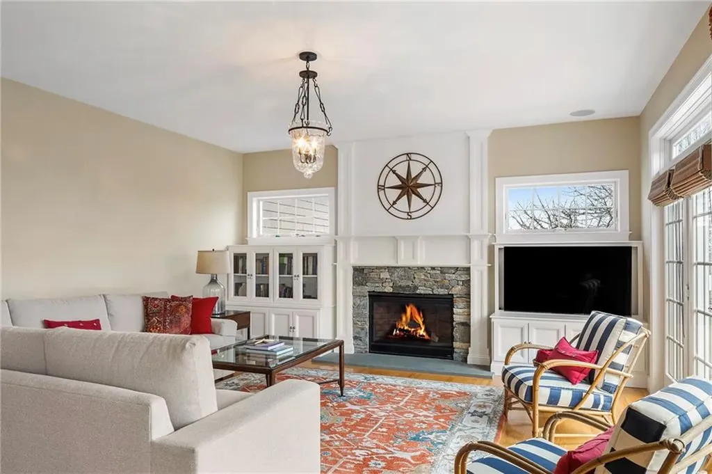 50 Elizabeth Lane Middletown RI 02842