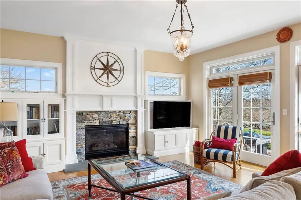 50 Elizabeth Lane Middletown RI 02842