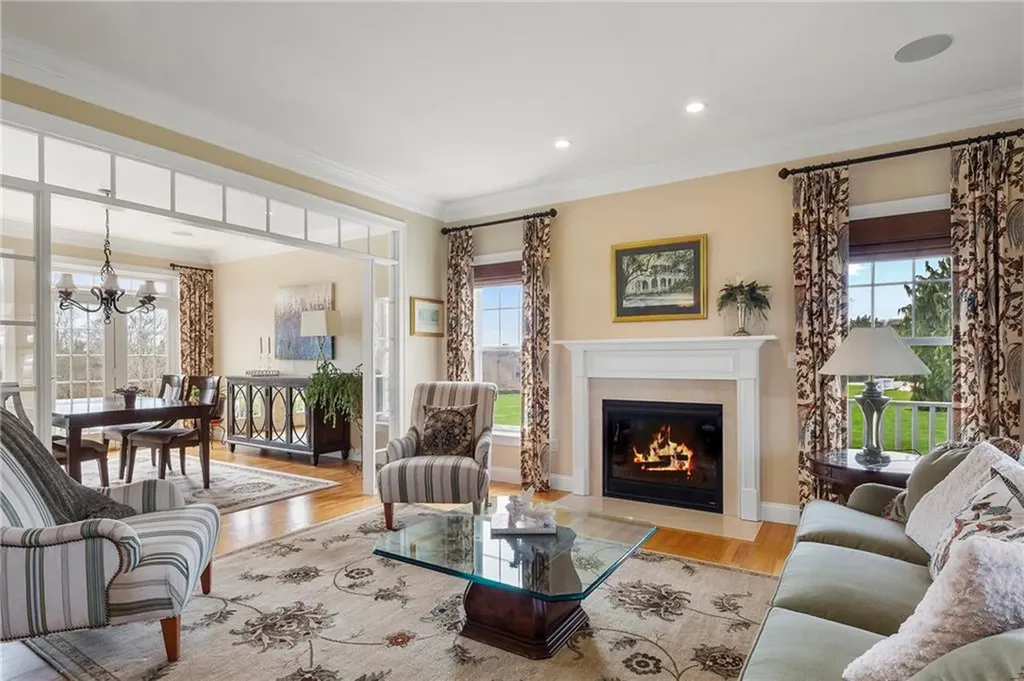 50 Elizabeth Lane Middletown RI 02842