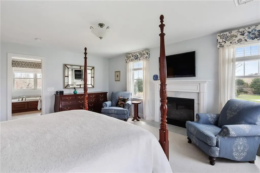 50 Elizabeth Lane Middletown RI 02842
