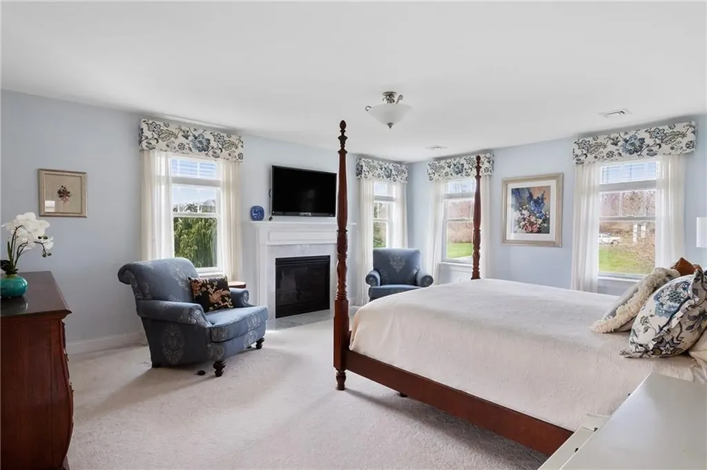 50 Elizabeth Lane Middletown RI 02842