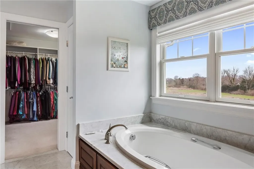 50 Elizabeth Lane Middletown RI 02842