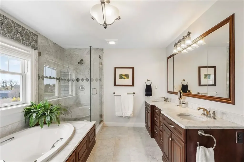 50 Elizabeth Lane Middletown RI 02842