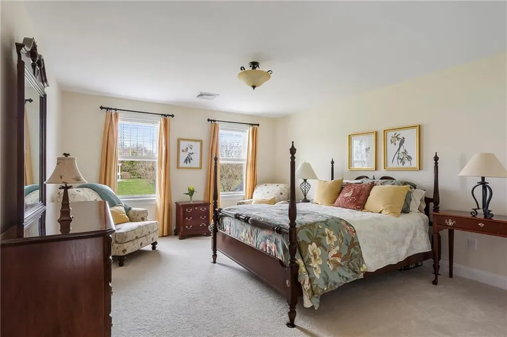 50 Elizabeth Lane Middletown RI 02842