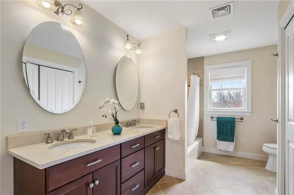 50 Elizabeth Lane Middletown RI 02842