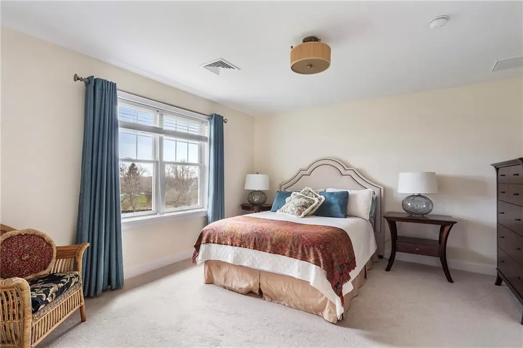 50 Elizabeth Lane Middletown RI 02842