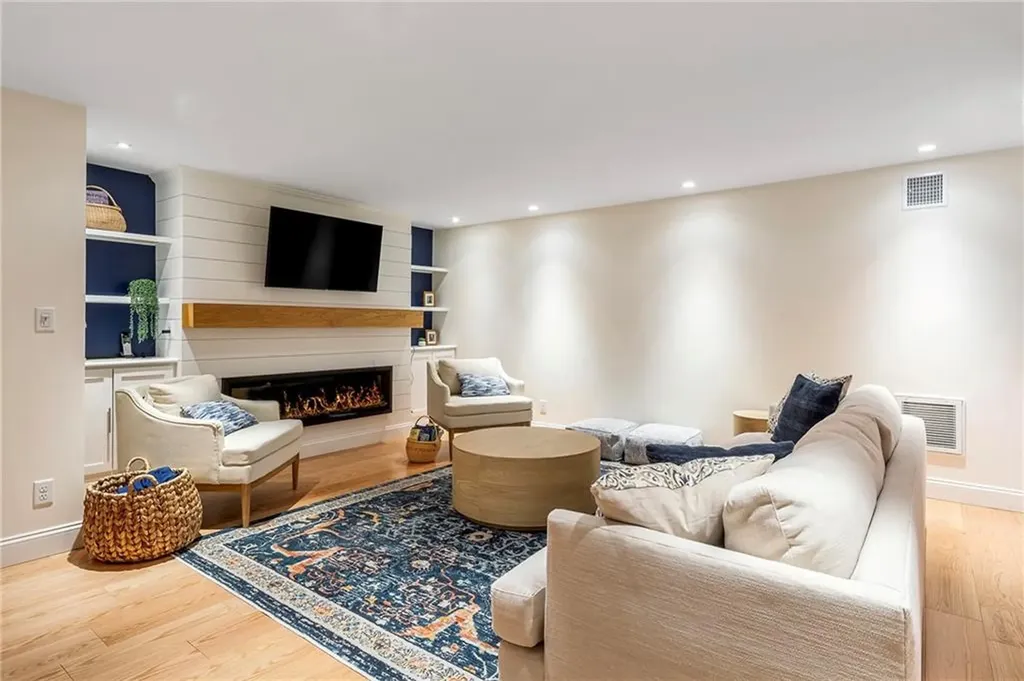 50 Elizabeth Lane Middletown RI 02842