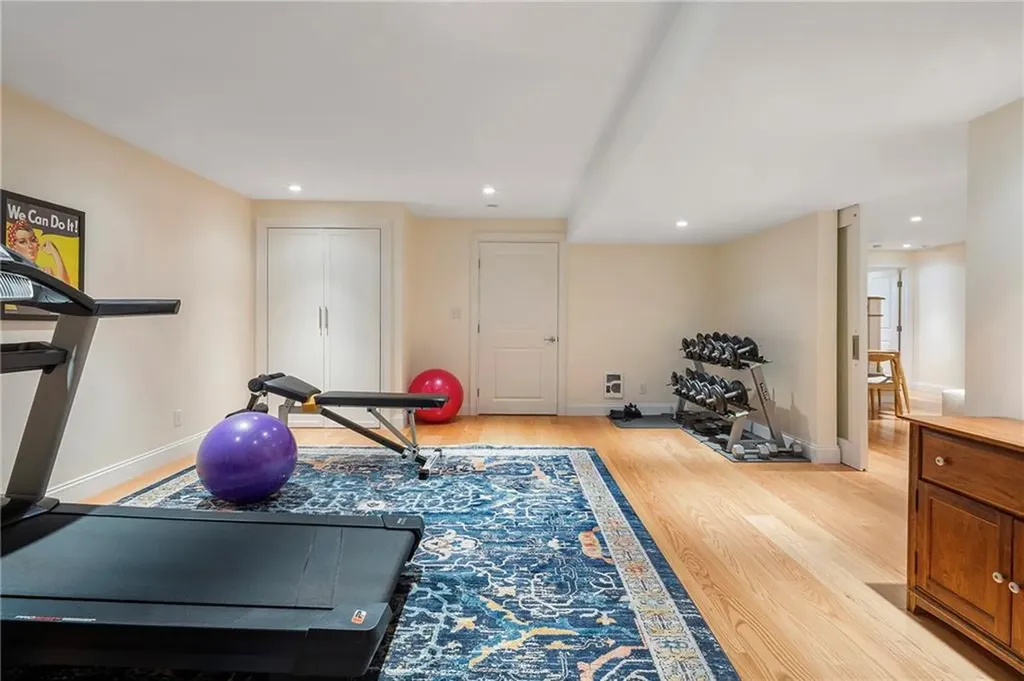 50 Elizabeth Lane Middletown RI 02842
