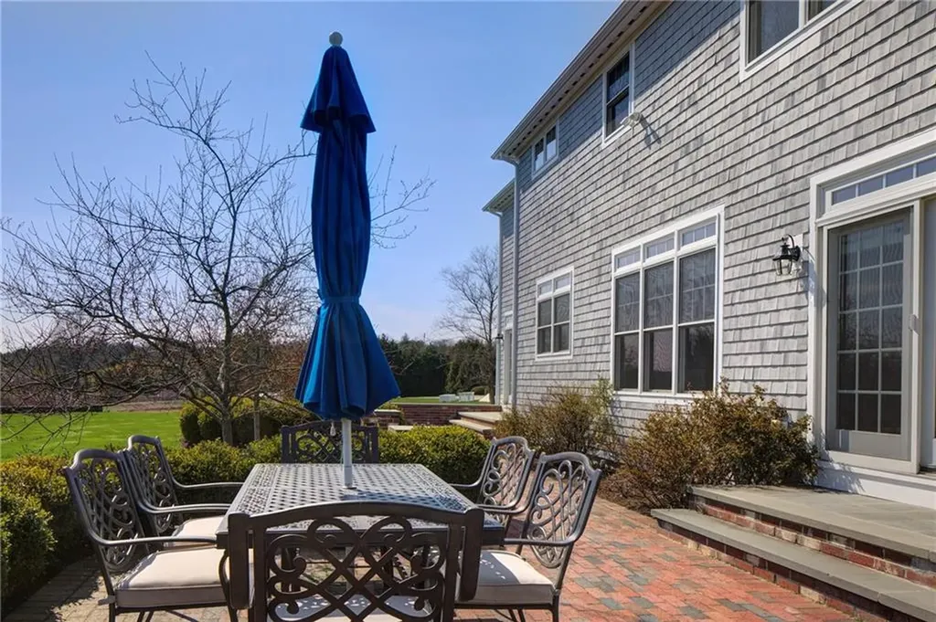 50 Elizabeth Lane Middletown RI 02842
