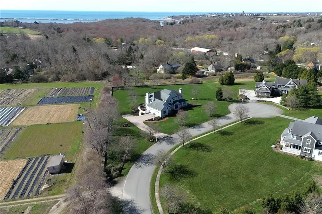 50 Elizabeth Lane Middletown RI 02842