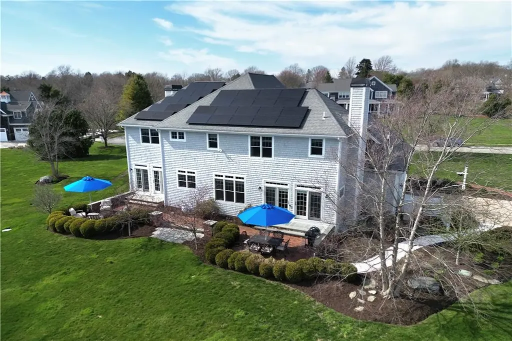 50 Elizabeth Lane Middletown RI 02842