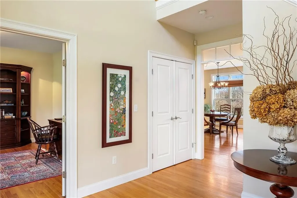 50 Elizabeth Lane Middletown RI 02842