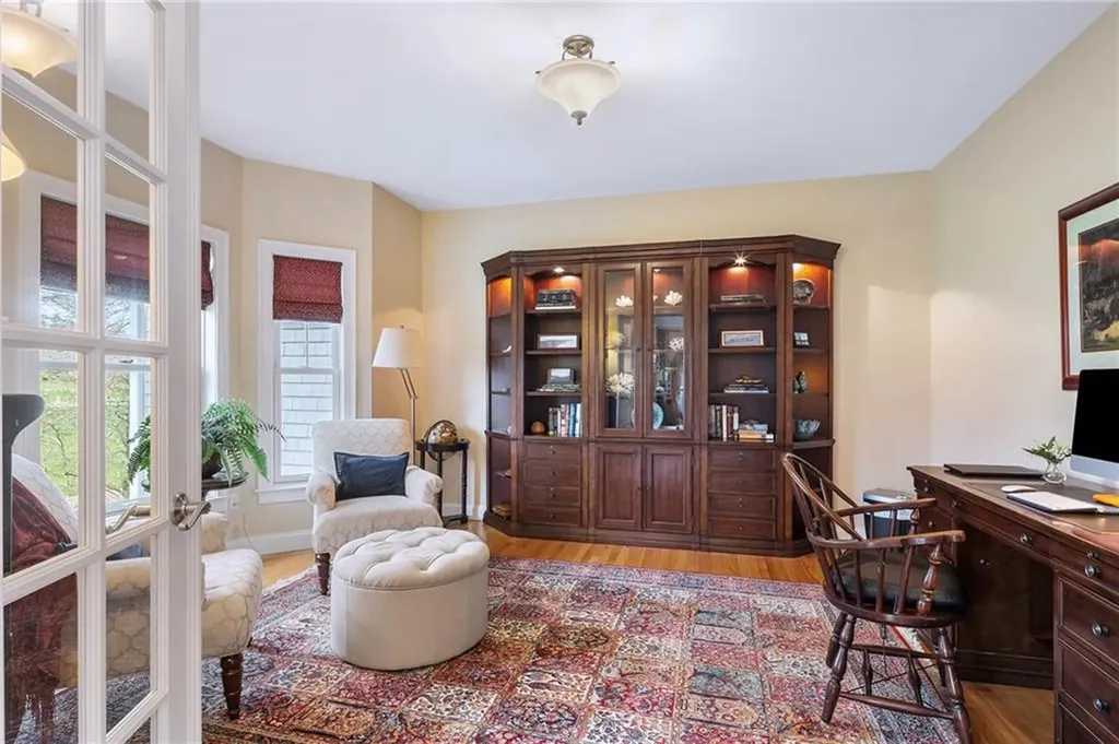 50 Elizabeth Lane Middletown RI 02842
