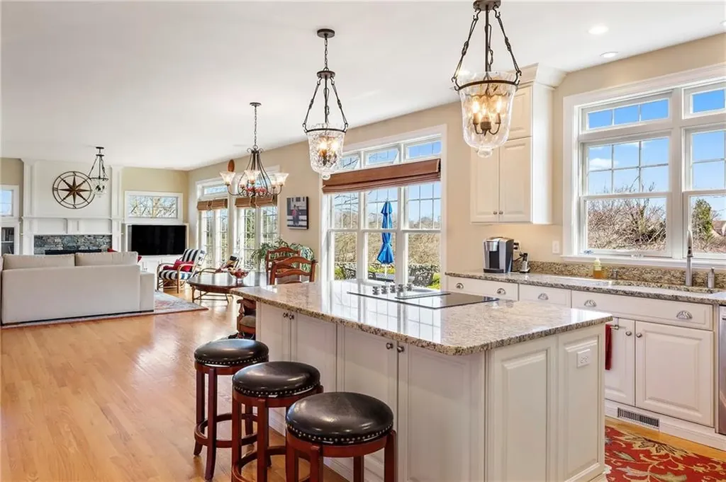 50 Elizabeth Lane Middletown RI 02842