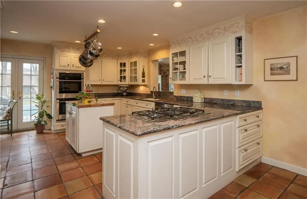 421 Gibbs Avenue Newport RI 02840