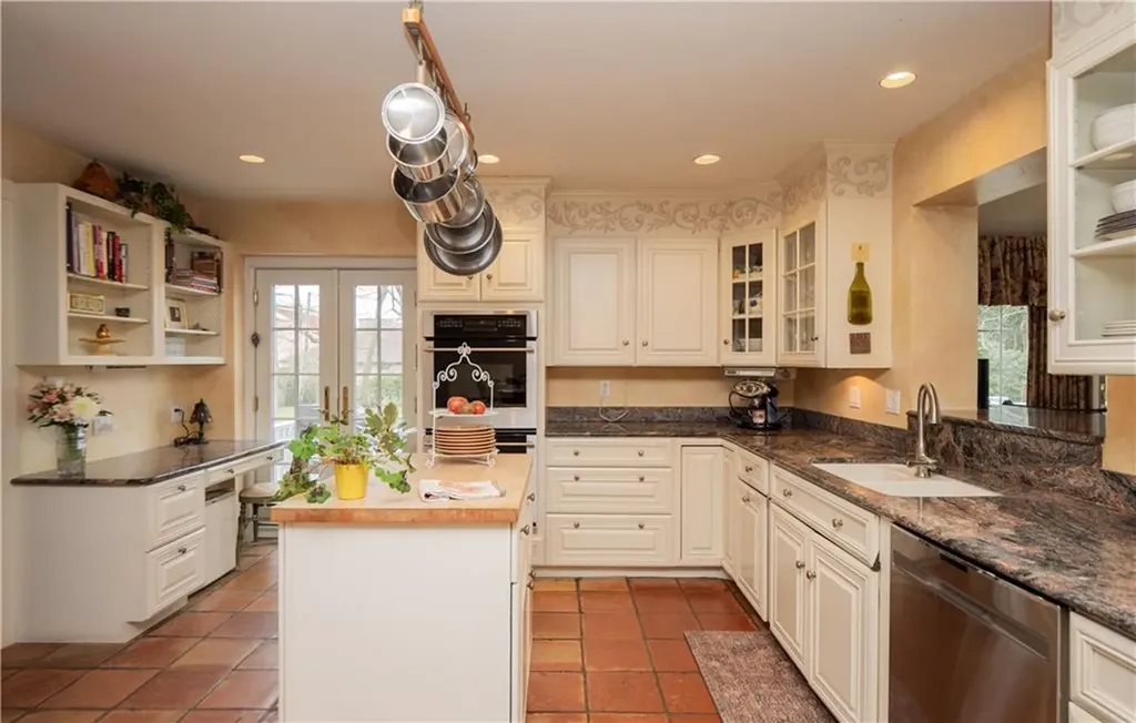 421 Gibbs Avenue Newport RI 02840