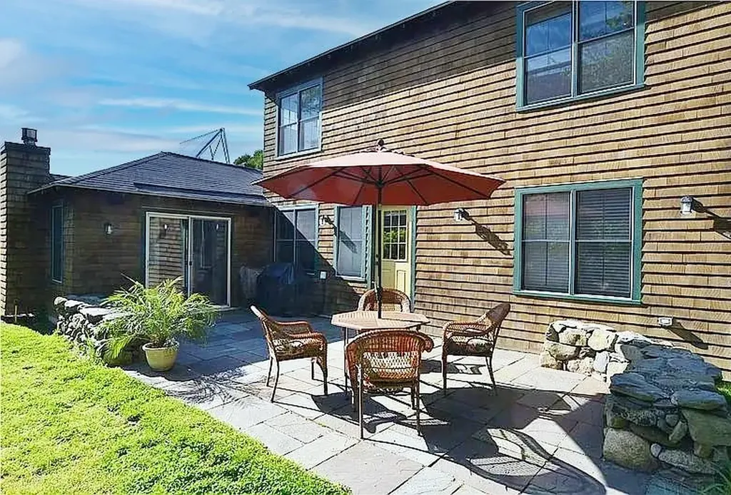 61 Howland Avenue Jamestown RI 02835