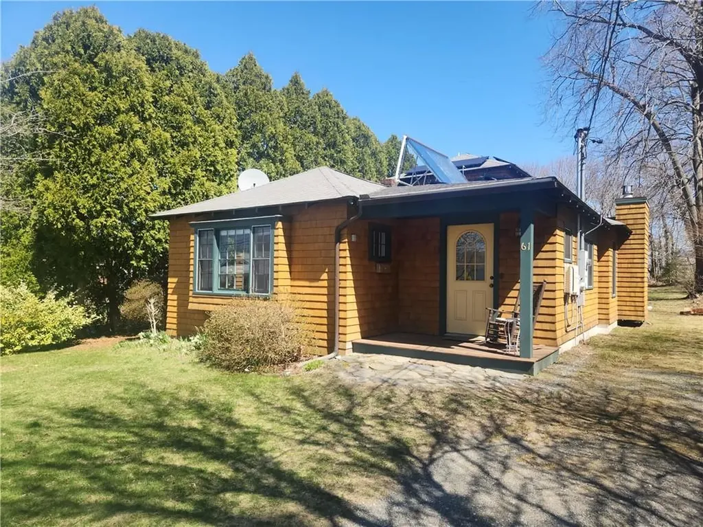 61 Howland Avenue Jamestown RI 02835