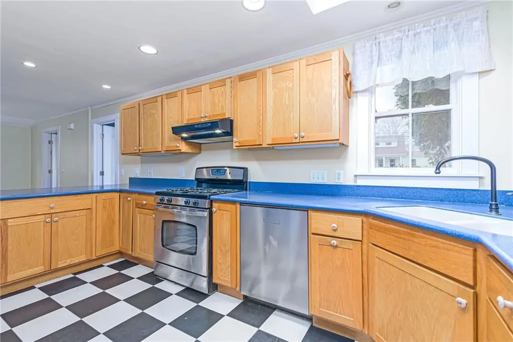 61 Howland Avenue Jamestown RI 02835