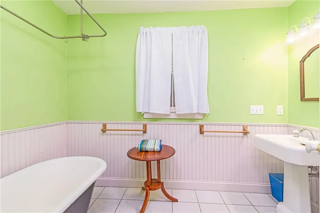 61 Howland Avenue Jamestown RI 02835