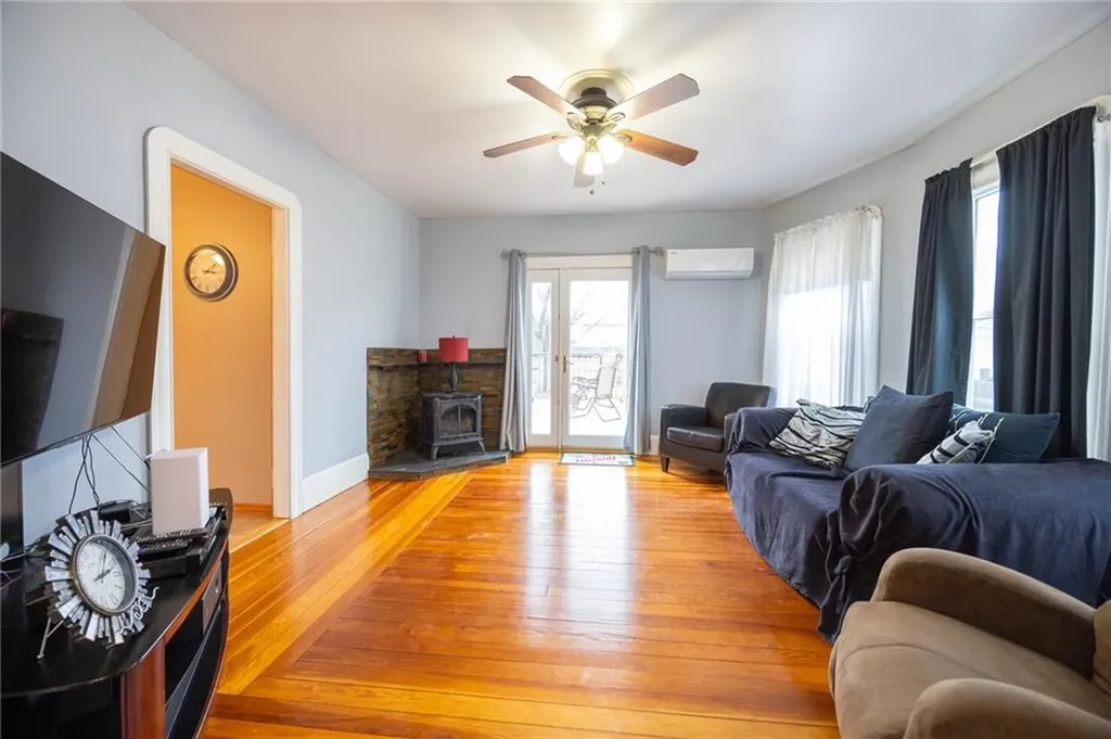 19 Oswald Street Pawtucket RI 02861