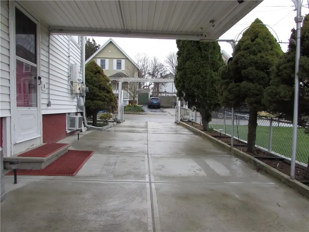 77 Seventh Street East Providence RI 02914