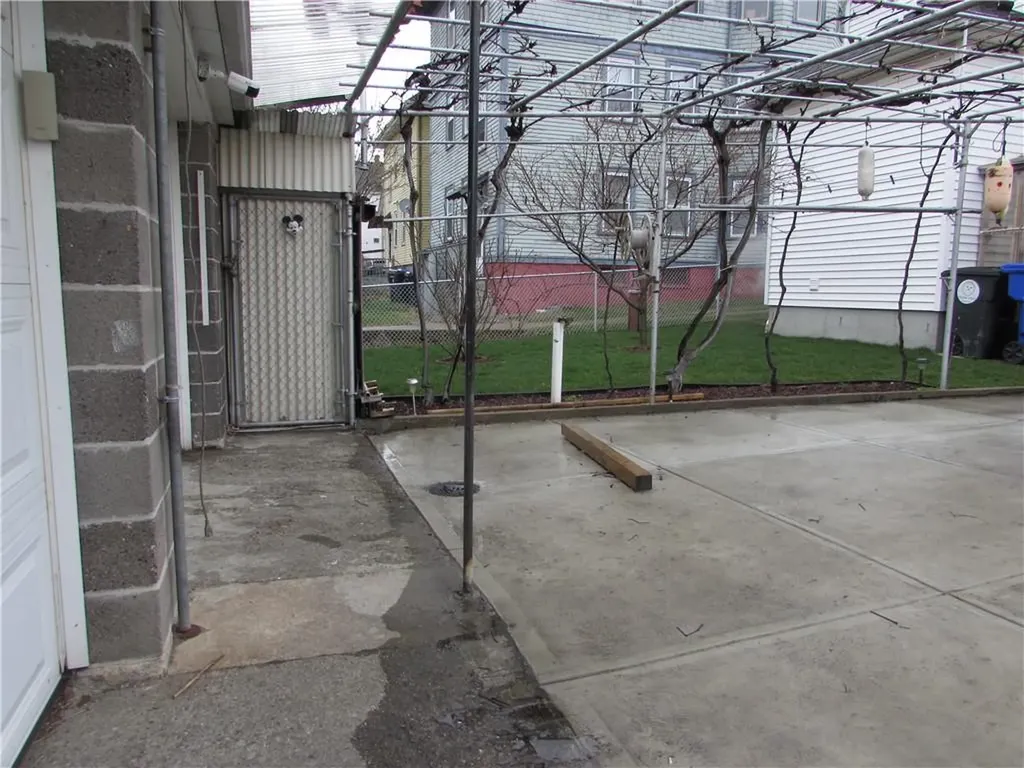 77 Seventh Street East Providence RI 02914