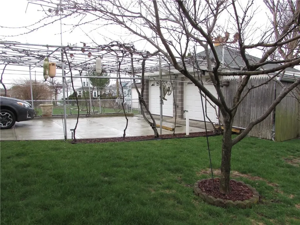 77 Seventh Street East Providence RI 02914