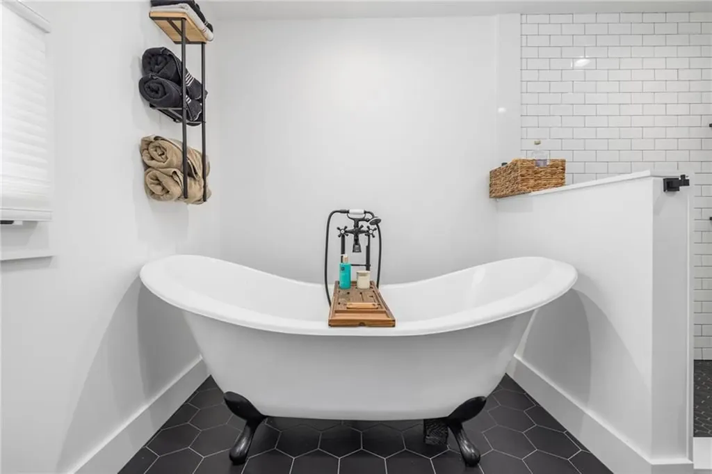 70 Cherokee Bend Charlestown RI 02813