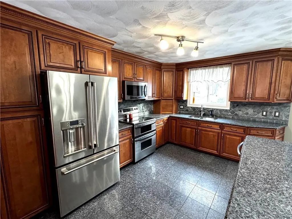 14 Salvas Court Cumberland RI 02864