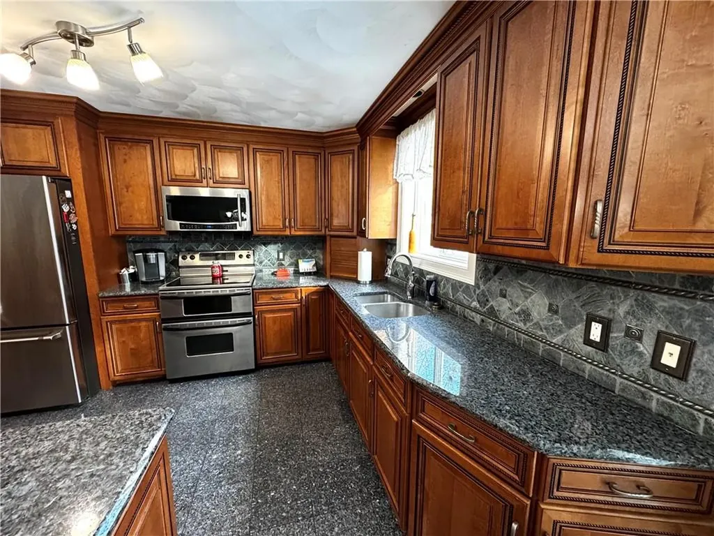 14 Salvas Court Cumberland RI 02864