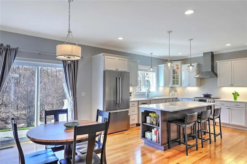 7 Kendal Court Cranston RI 02921