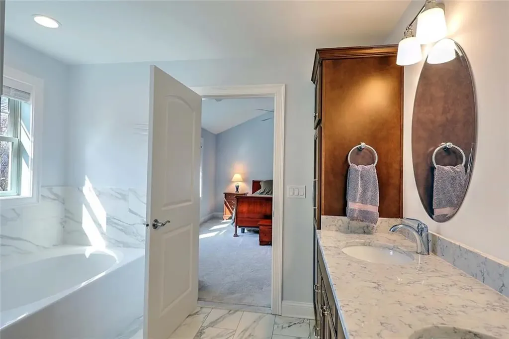 7 Kendal Court Cranston RI 02921