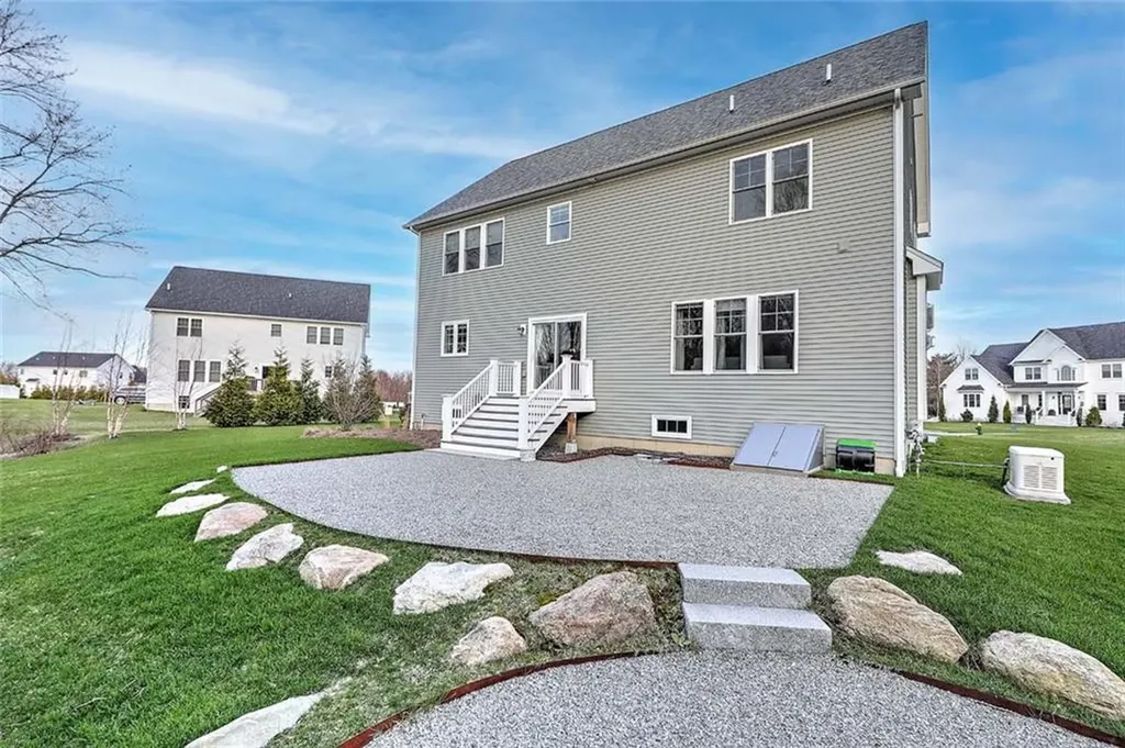 7 Kendal Court Cranston RI 02921