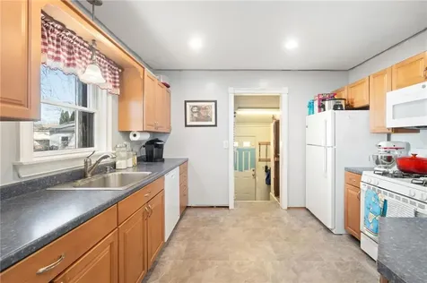 17 Columbia Avenue Lincoln RI 02865