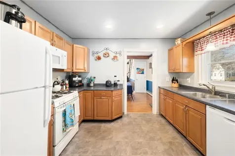 17 Columbia Avenue Lincoln RI 02865