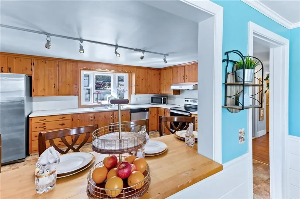 749 Commonwealth Avenue Warwick RI 02886