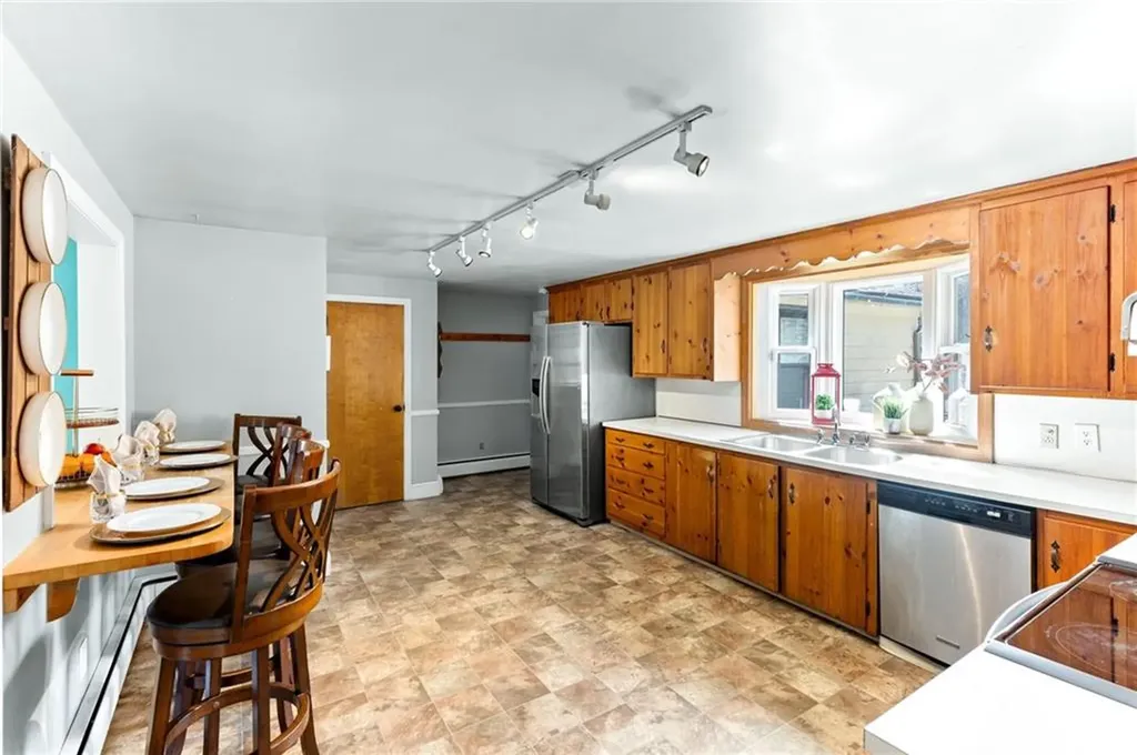 749 Commonwealth Avenue Warwick RI 02886