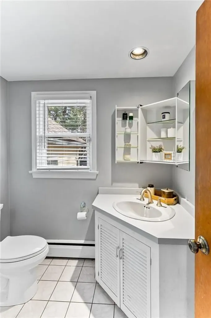 749 Commonwealth Avenue Warwick RI 02886