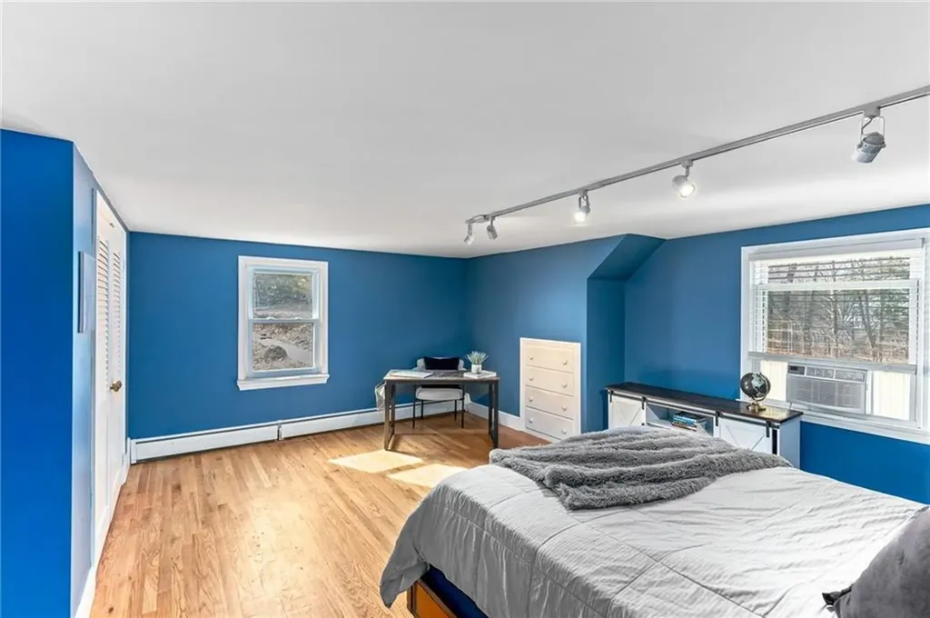 749 Commonwealth Avenue Warwick RI 02886