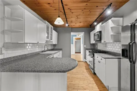 112 King Phillip Street Portsmouth RI 02871