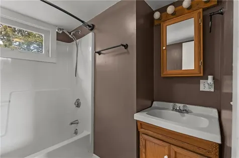 112 King Phillip Street Portsmouth RI 02871