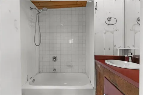 112 King Phillip Street Portsmouth RI 02871