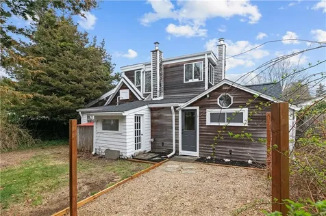 112 King Phillip Street Portsmouth RI 02871