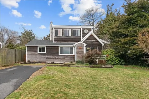 112 King Phillip Street Portsmouth RI 02871