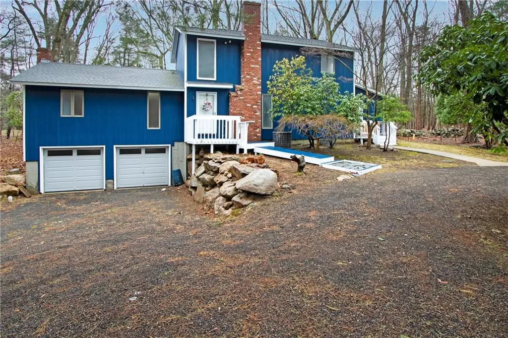 20 Holly Hill Court East Greenwich RI 02818