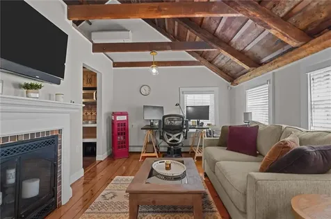 275 Hope Street Bristol RI 02809