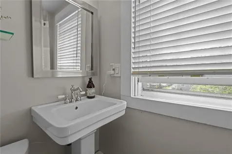 275 Hope Street Bristol RI 02809