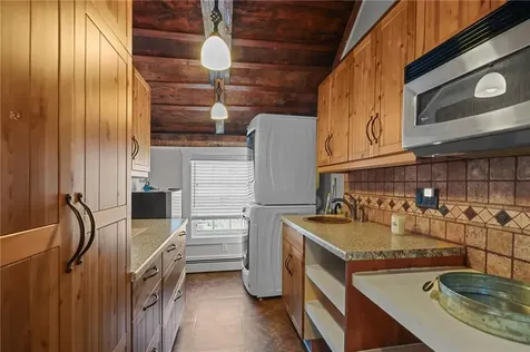 275 Hope Street Bristol RI 02809